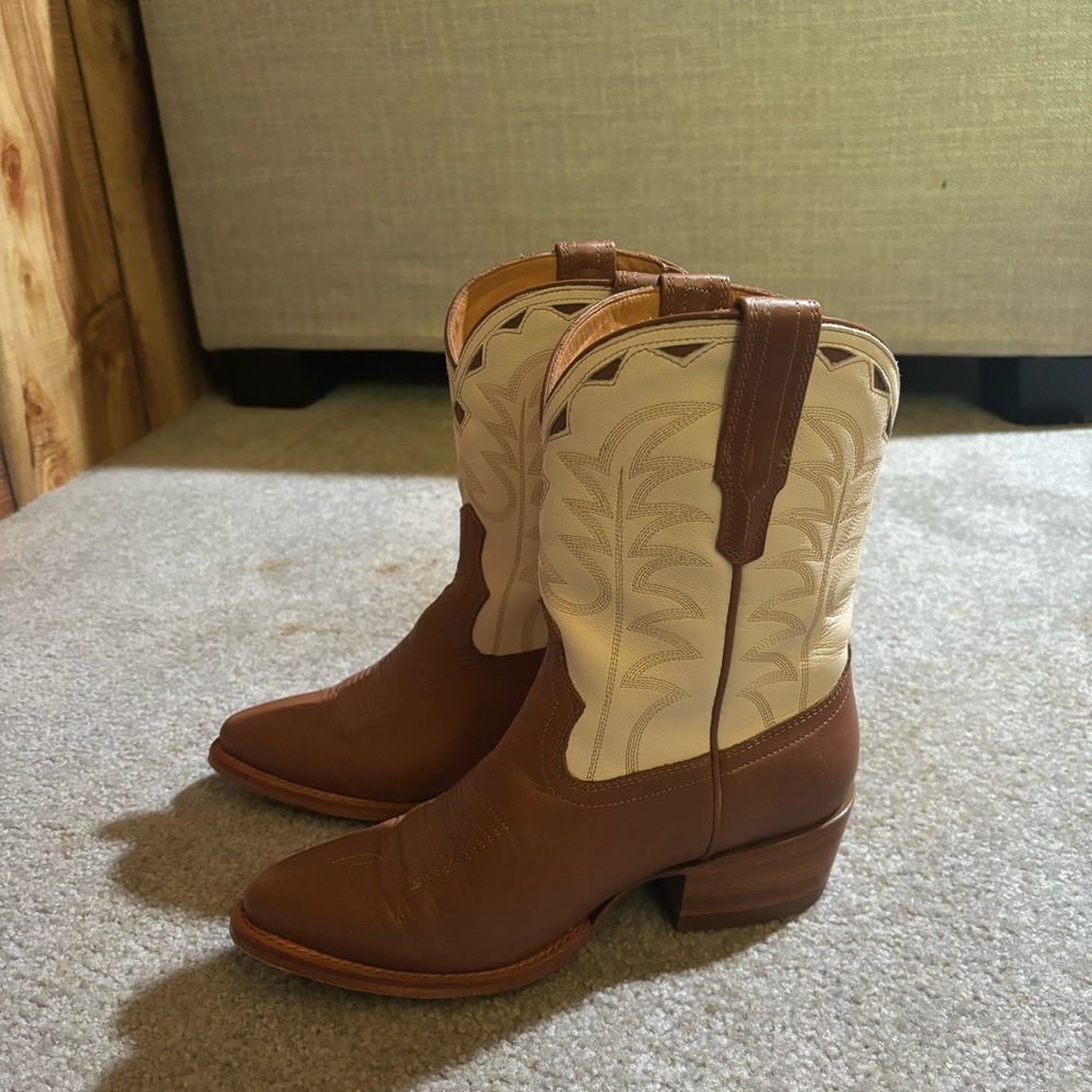 Tecovas Jolene white and brown size 7.5